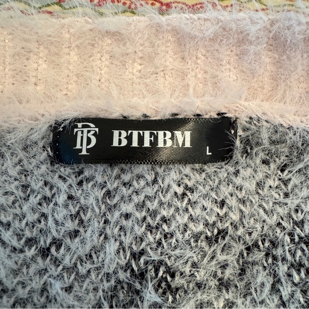 BTFBM Leopard Print V-Neck Cardigan Sweater 3 Buttons Size L Oversized - Picture 8 of 8